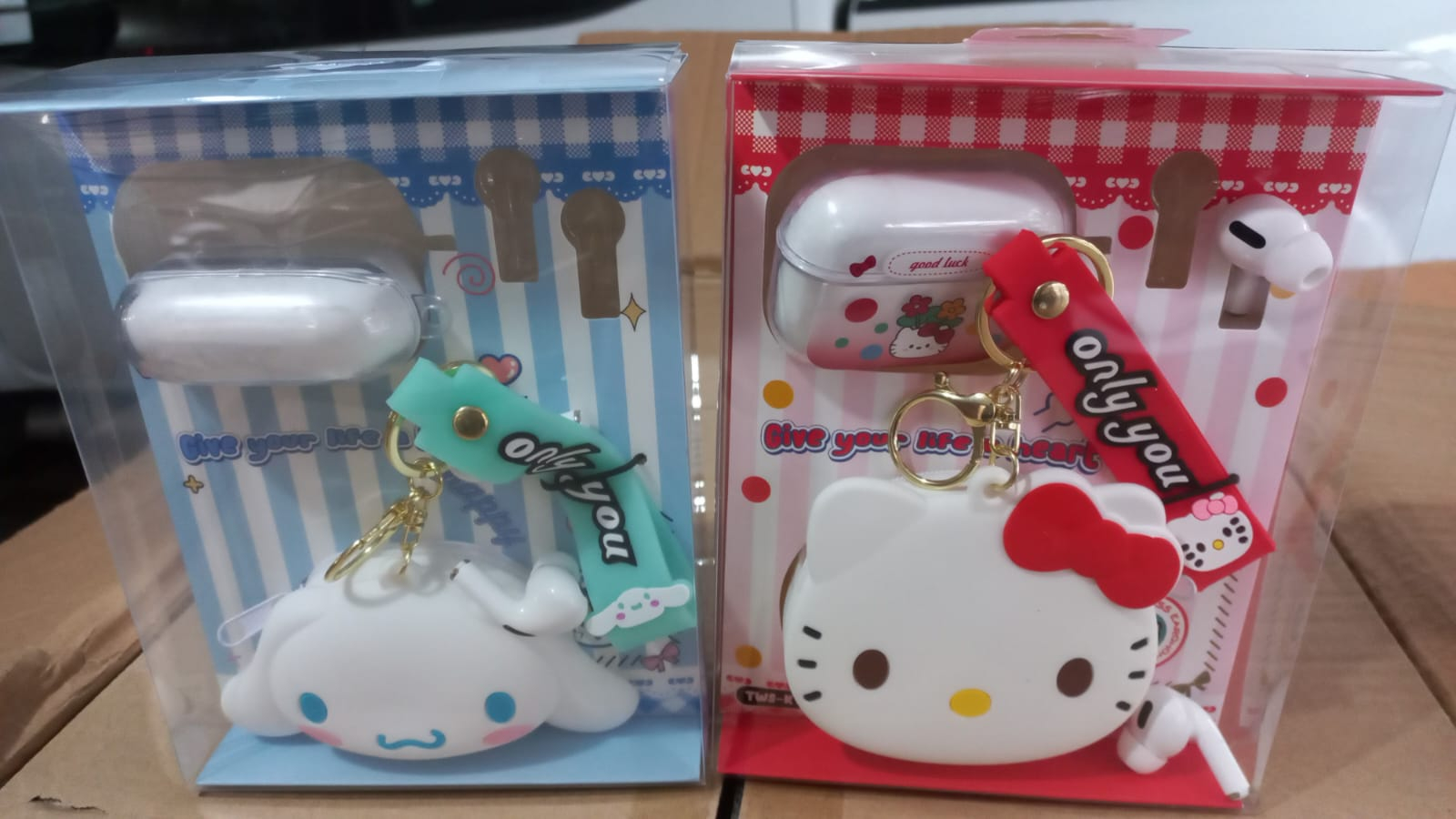 auricualr kitty y amigos modelo k19 con accesorios - Imagen 2