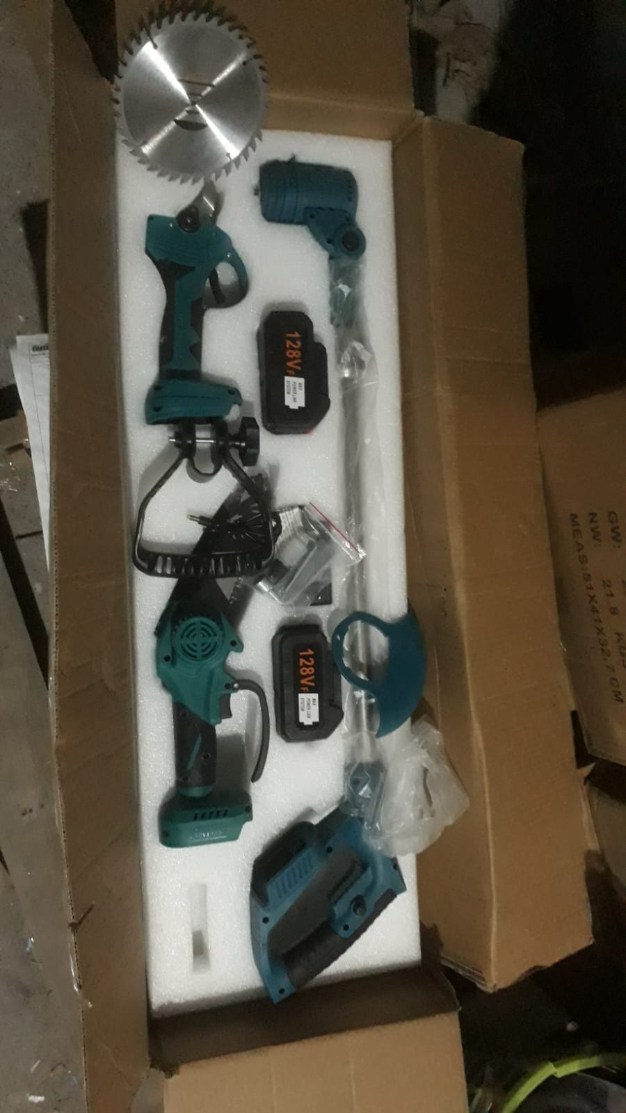 kit 3 en 1 amoladora, motosierra y tijera electrica 2 baterias - Imagen 2